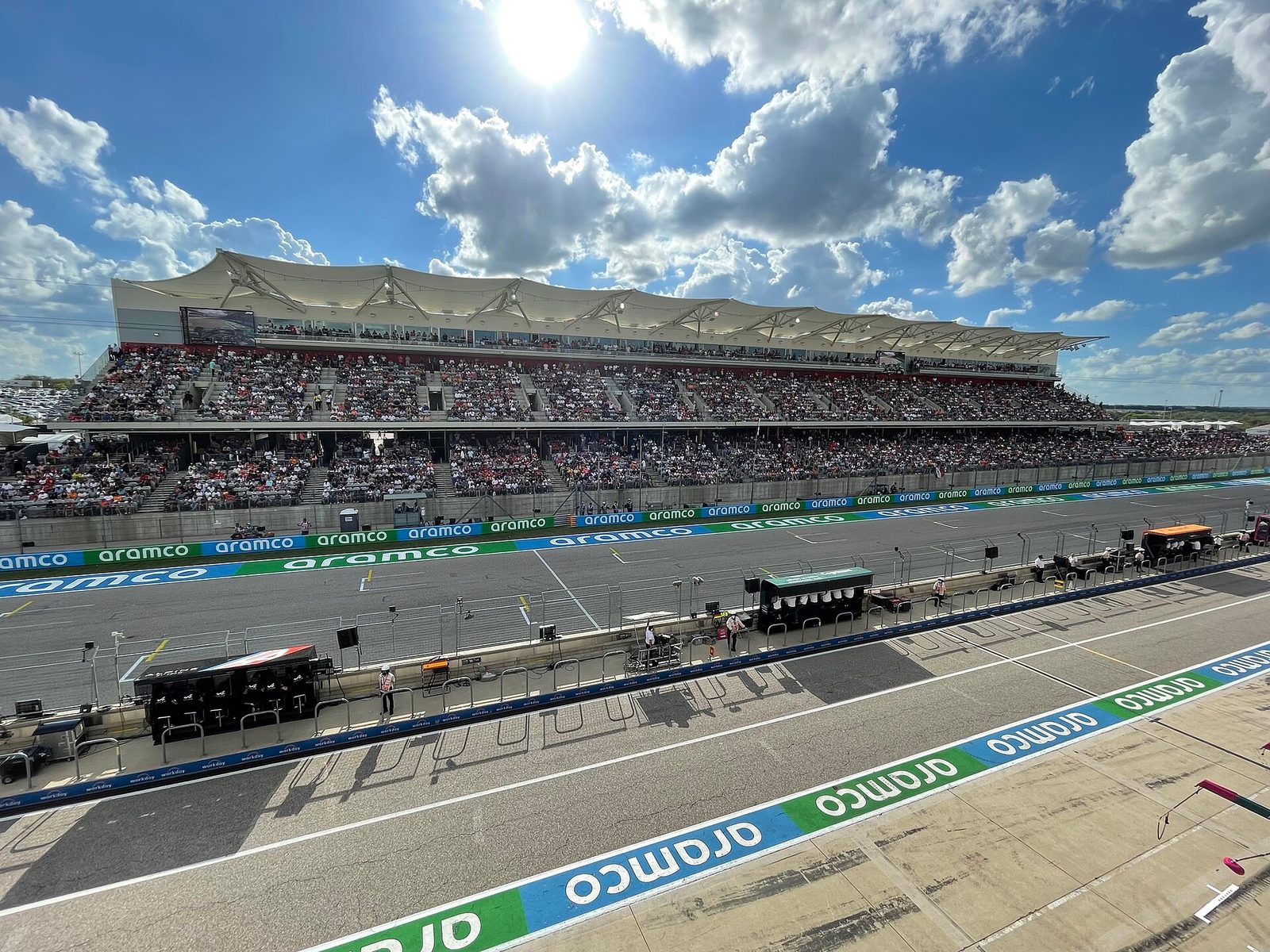 Packed main grandstand and pit lane at a Formula 1 circuit, track, Circuit of the Americas