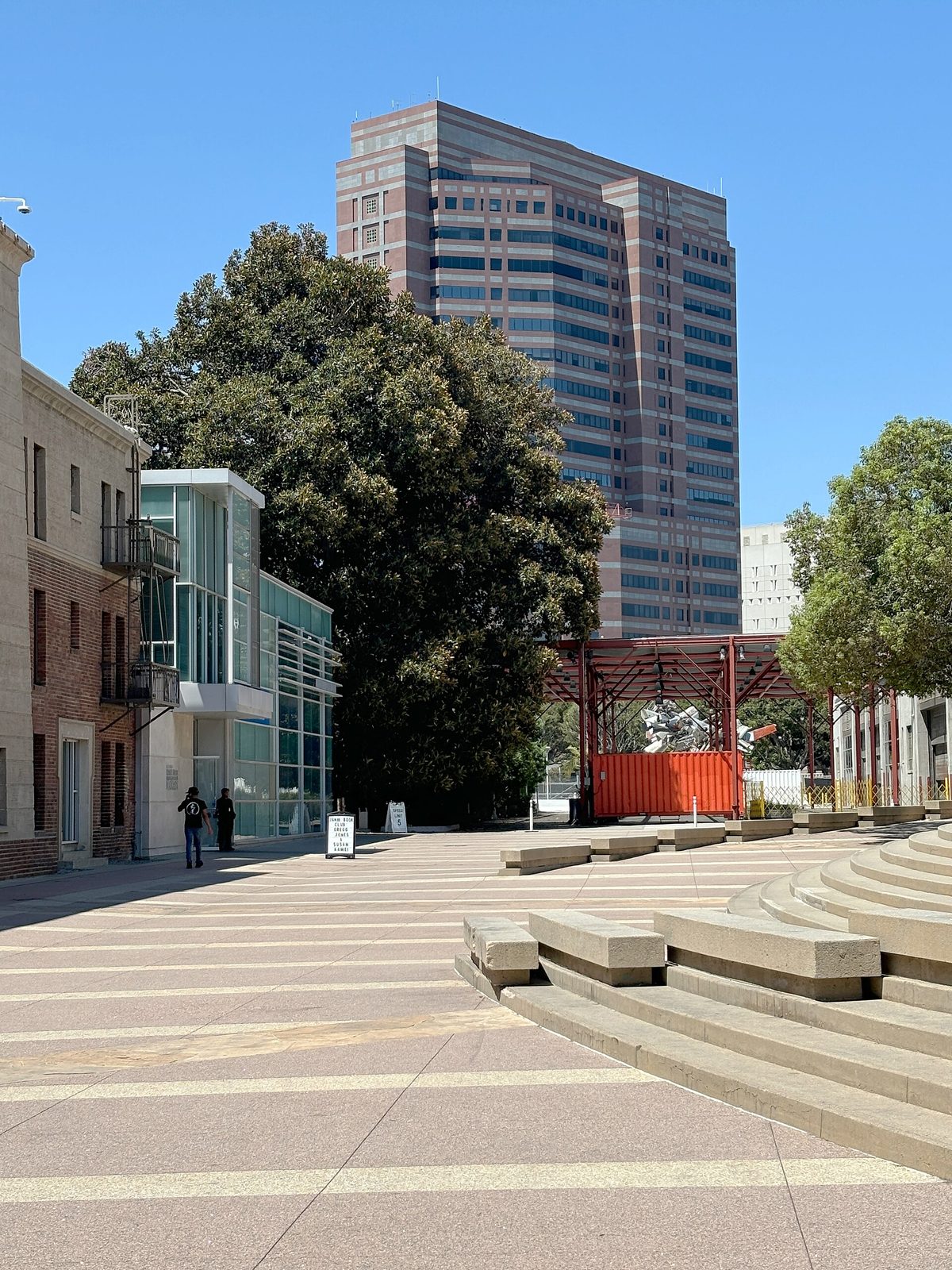 Tall brown federal courthouse tower, plaza and trees in foreground, Los Angeles